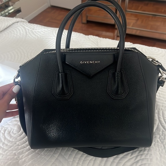 Givenchy Small Antigona Black Bag - Picture 6 of 7
